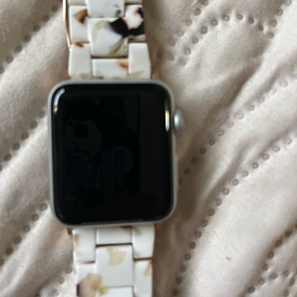 3-Series 38 MM aluminum Apple Watch. Including bands,cover & charger